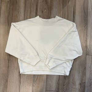 GUC Gap Factory Women’s Cropped White Crewneck Sweatshirt